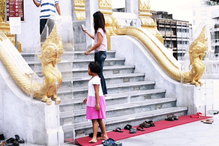 why-we-remove-shoes-before-entering-temple-ritiriwaz